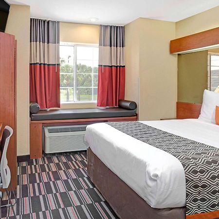 Microtel Inn & Suites By Wyndham Bushnell Exteriér fotografie