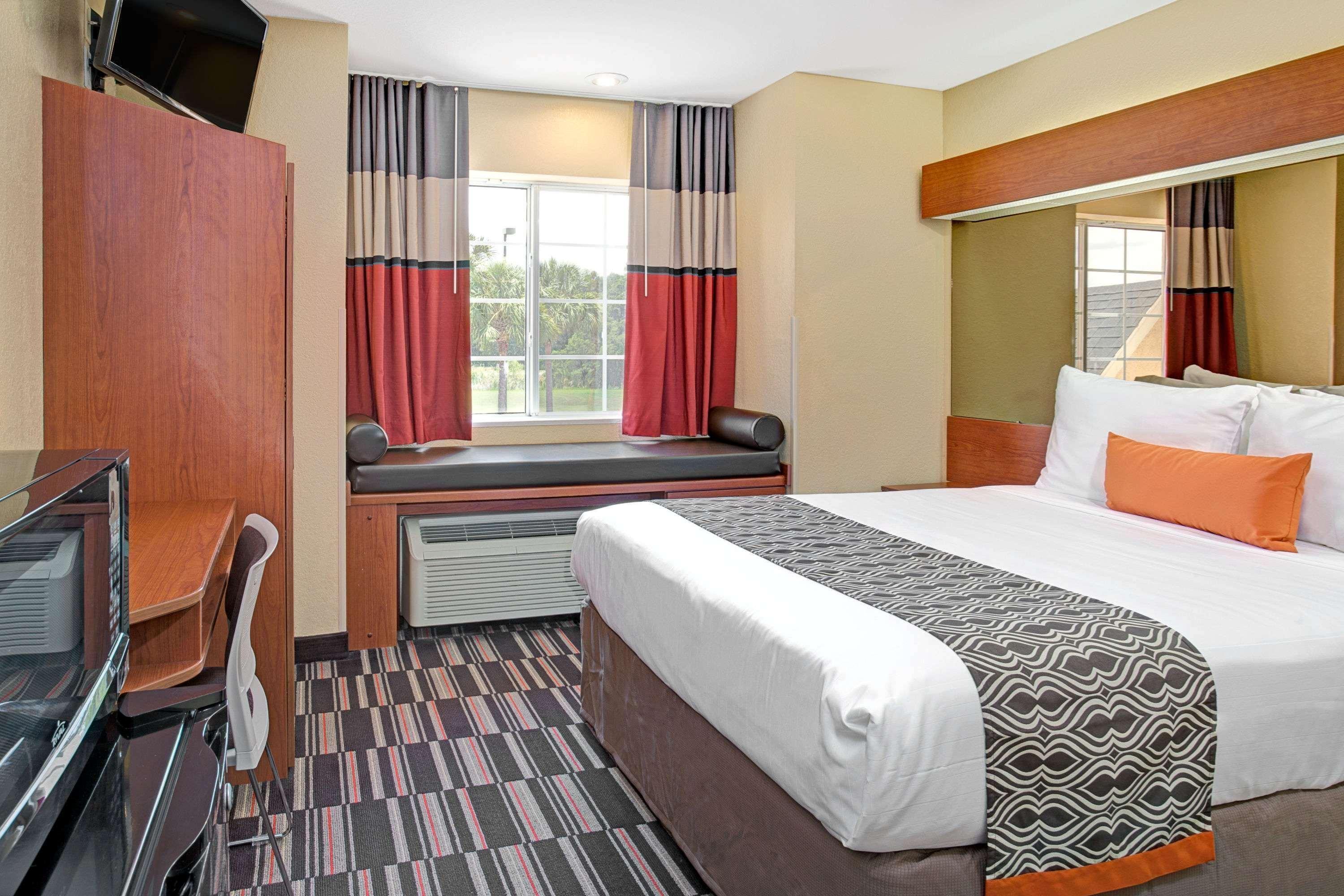 Microtel Inn & Suites By Wyndham Bushnell Exteriér fotografie