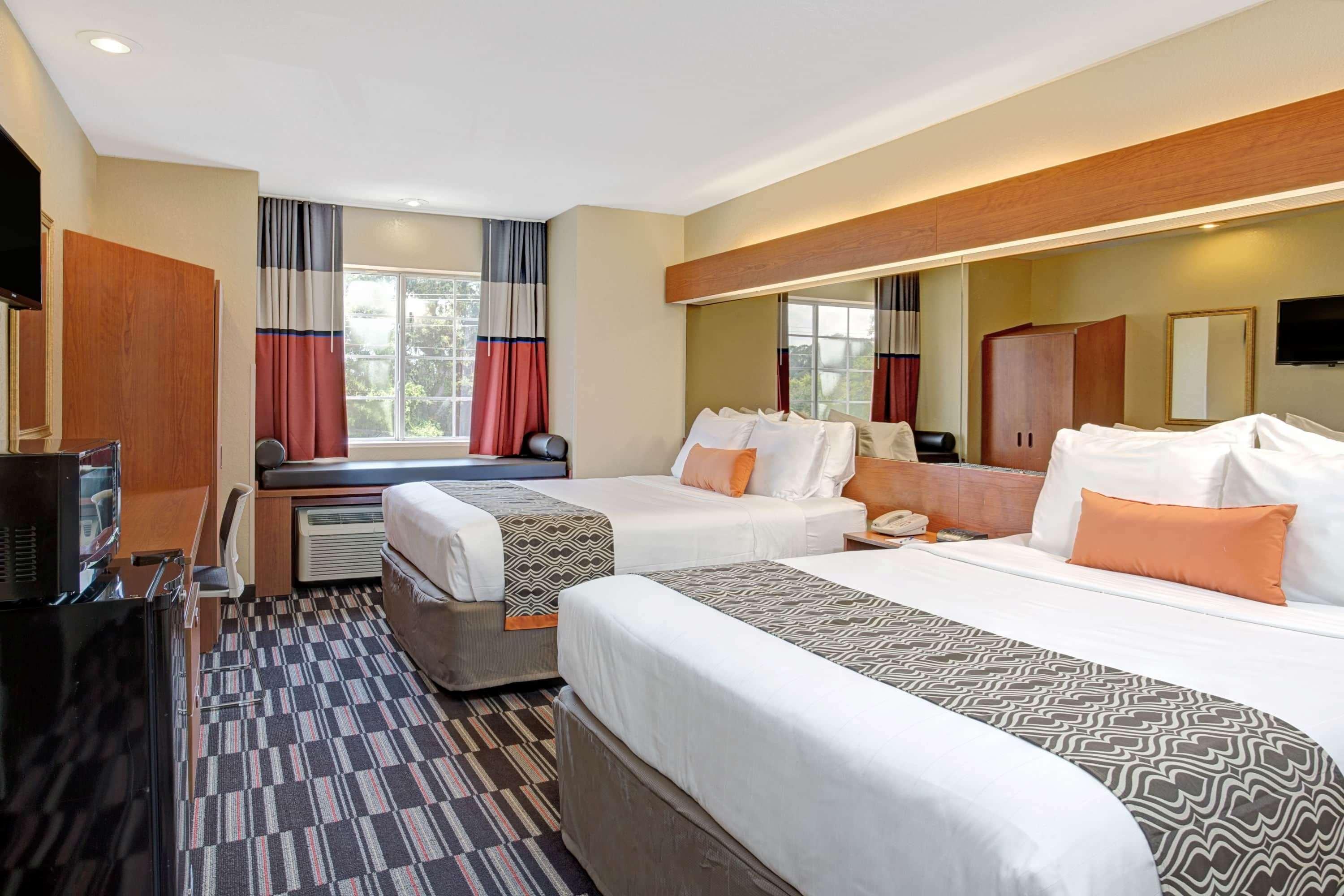 Microtel Inn & Suites By Wyndham Bushnell Exteriér fotografie