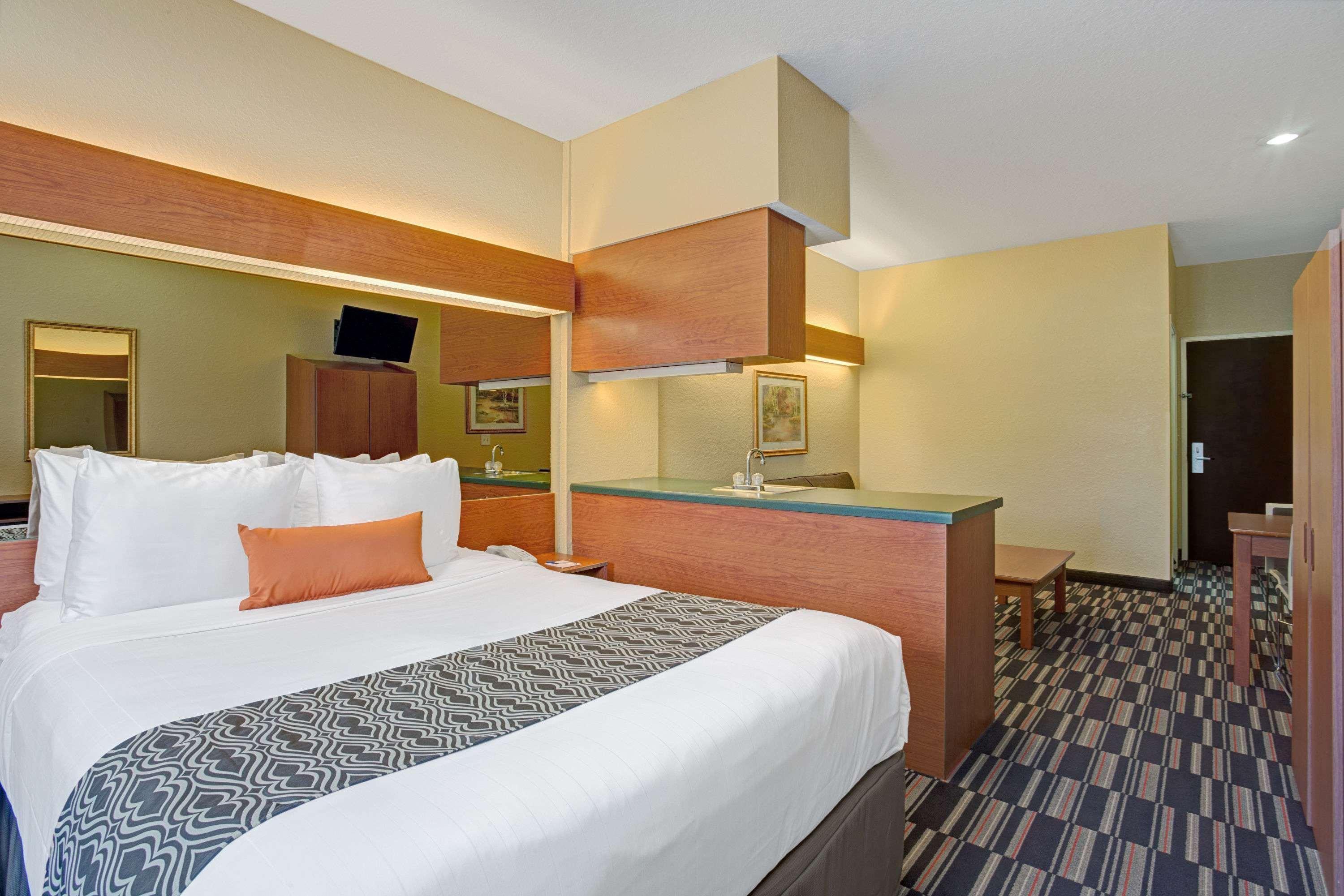 Microtel Inn & Suites By Wyndham Bushnell Exteriér fotografie