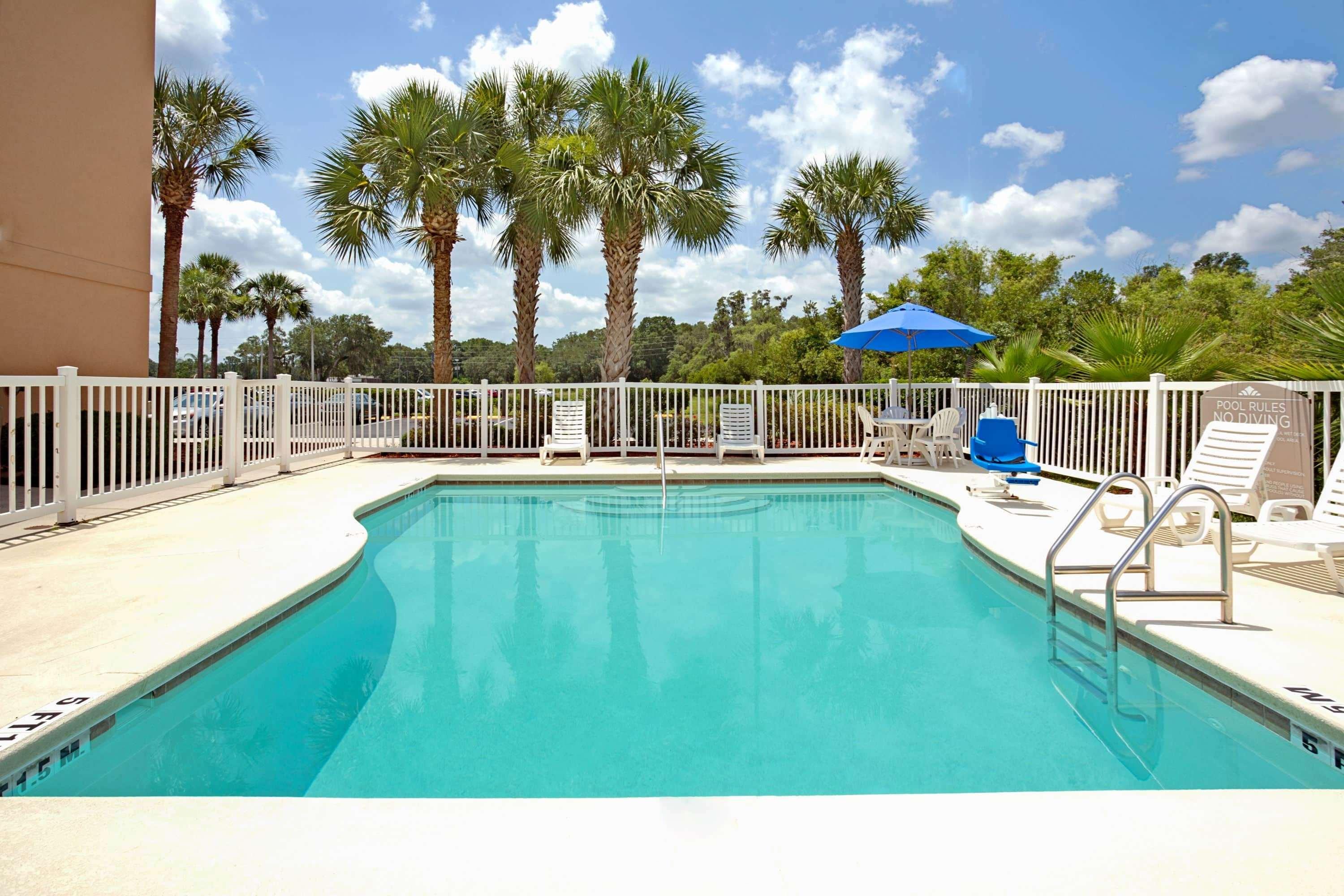 Microtel Inn & Suites By Wyndham Bushnell Exteriér fotografie