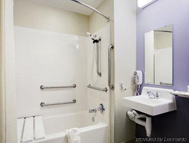 Microtel Inn & Suites By Wyndham Bushnell Pokoj fotografie